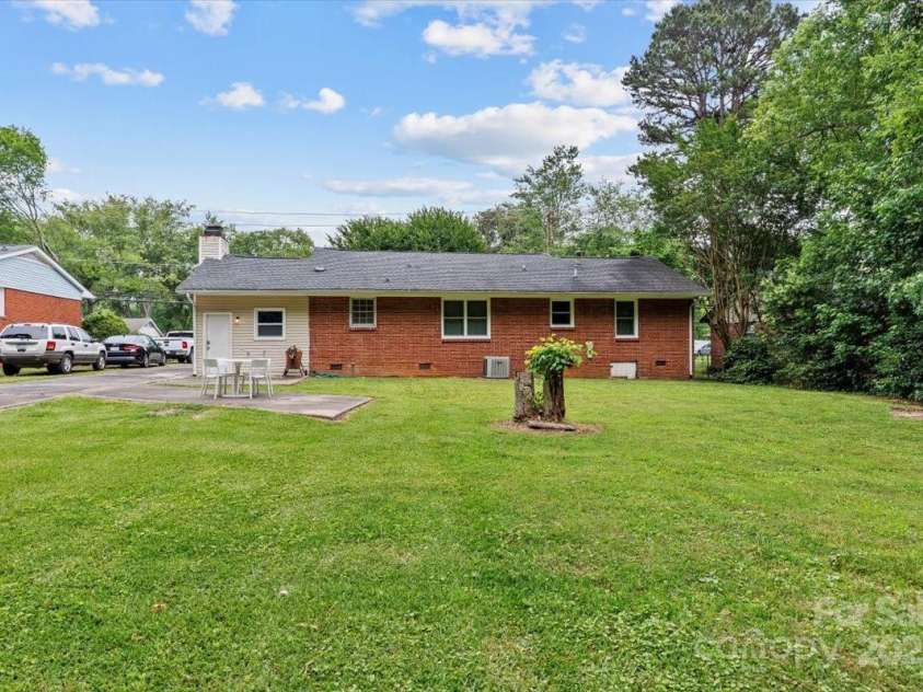 1344 Shannonhouse Drive, Charlotte, NC 28215.  MLS# CAR4265723, YatesRealty ID 25501. 