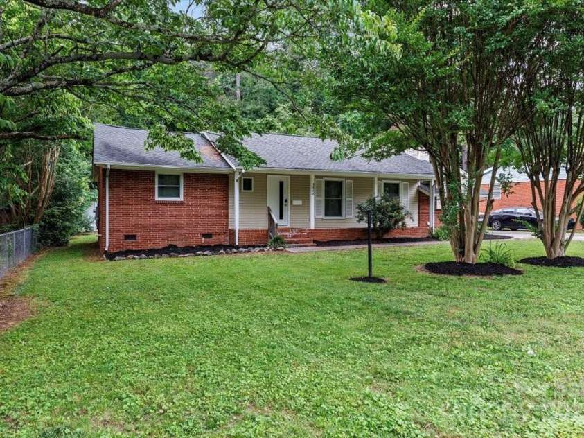 1344 Shannonhouse Drive, Charlotte, NC 28215.  MLS# CAR4265723, YatesRealty ID 25501. 