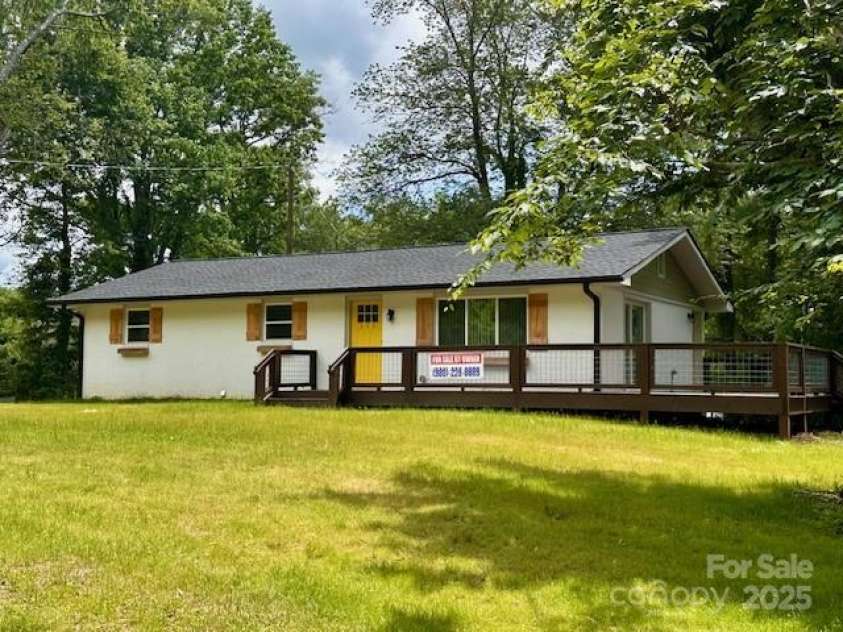 111 Sunset Hill Drive, Etowah, NC 28729.  MLS# CAR4271417, YatesRealty ID 25504. 