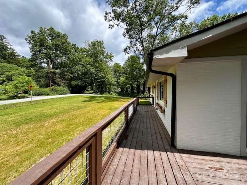 111 Sunset Hill Drive, Etowah, NC 28729.  MLS# CAR4271417, YatesRealty ID 25504. 