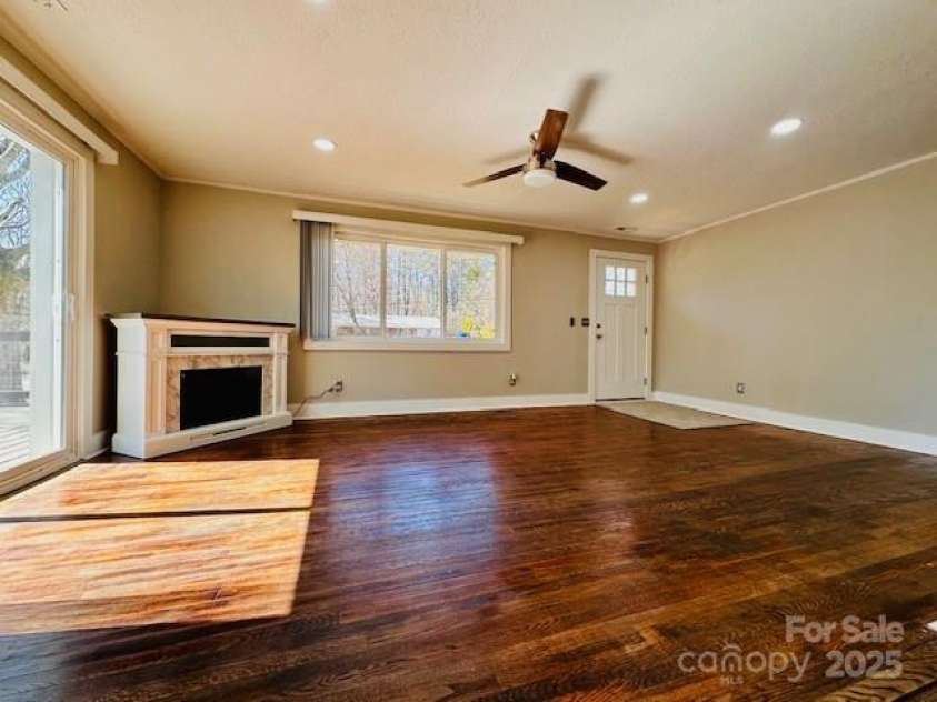 111 Sunset Hill Drive, Etowah, NC 28729.  MLS# CAR4271417, YatesRealty ID 25504. 