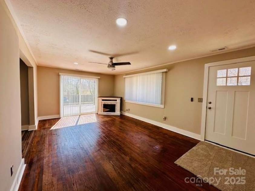 111 Sunset Hill Drive, Etowah, NC 28729.  MLS# CAR4271417, YatesRealty ID 25504. 