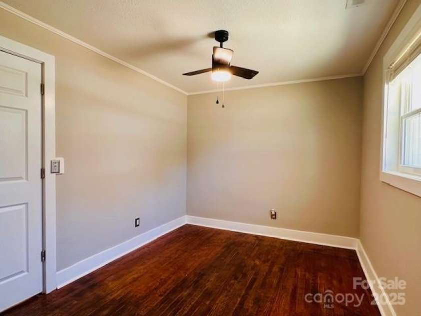 111 Sunset Hill Drive, Etowah, NC 28729.  MLS# CAR4271417, YatesRealty ID 25504. 