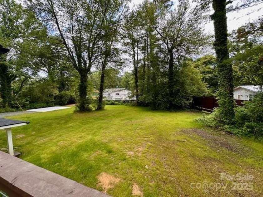 111 Sunset Hill Drive, Etowah, NC 28729.  MLS# CAR4271417, YatesRealty ID 25504. 