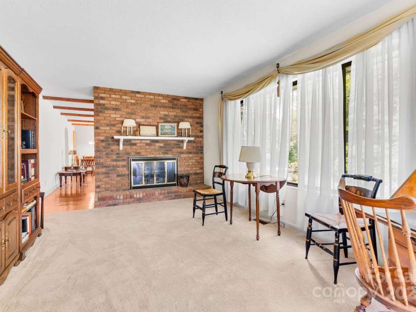 424 Brandon Road, Hendersonville, NC 28739.  MLS# CAR4266809, YatesRealty ID 25505. 