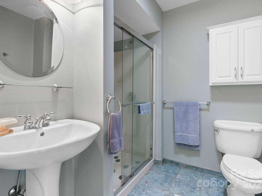 424 Brandon Road, Hendersonville, NC 28739.  MLS# CAR4266809, YatesRealty ID 25505. 