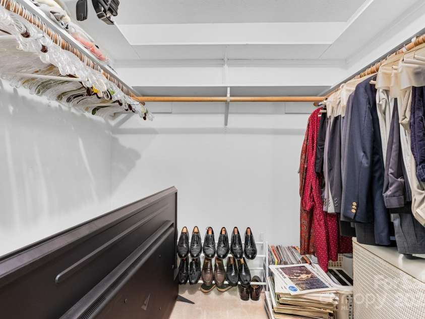 424 Brandon Road, Hendersonville, NC 28739.  MLS# CAR4266809, YatesRealty ID 25505. 