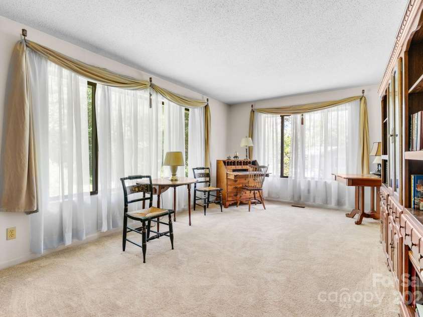 424 Brandon Road, Hendersonville, NC 28739.  MLS# CAR4266809, YatesRealty ID 25505. 