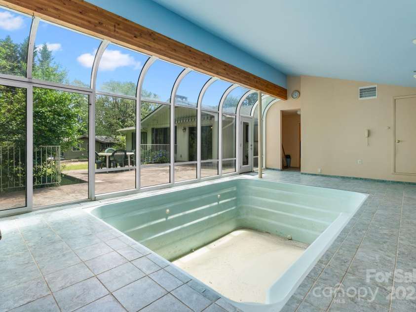 424 Brandon Road, Hendersonville, NC 28739.  MLS# CAR4266809, YatesRealty ID 25505. 