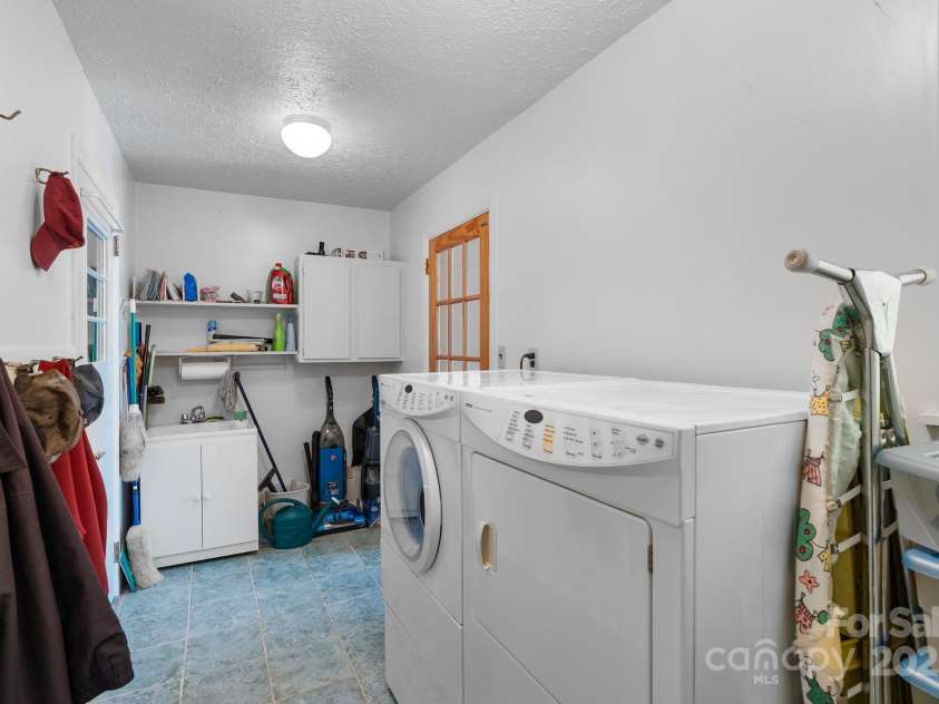 424 Brandon Road, Hendersonville, NC 28739.  MLS# CAR4266809, YatesRealty ID 25505. 