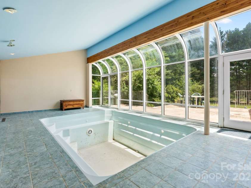 424 Brandon Road, Hendersonville, NC 28739.  MLS# CAR4266809, YatesRealty ID 25505. 