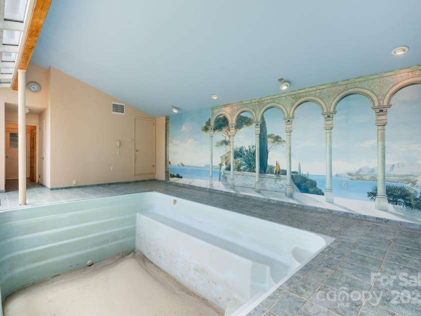 424 Brandon Road, Hendersonville, NC 28739.  MLS# CAR4266809, YatesRealty ID 25505. 