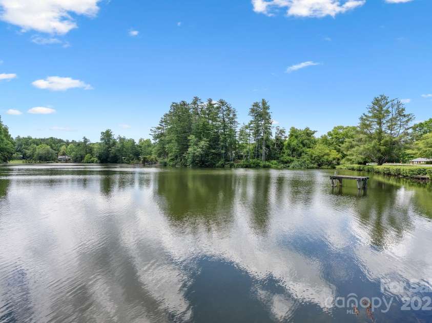 424 Brandon Road, Hendersonville, NC 28739.  MLS# CAR4266809, YatesRealty ID 25505. 