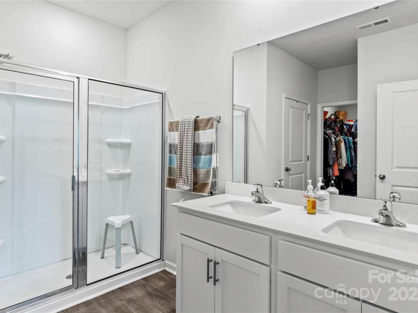 192 Culloden Drive, Mocksville, NC 27028.  MLS# CAR4272605, YatesRealty ID 25506. 