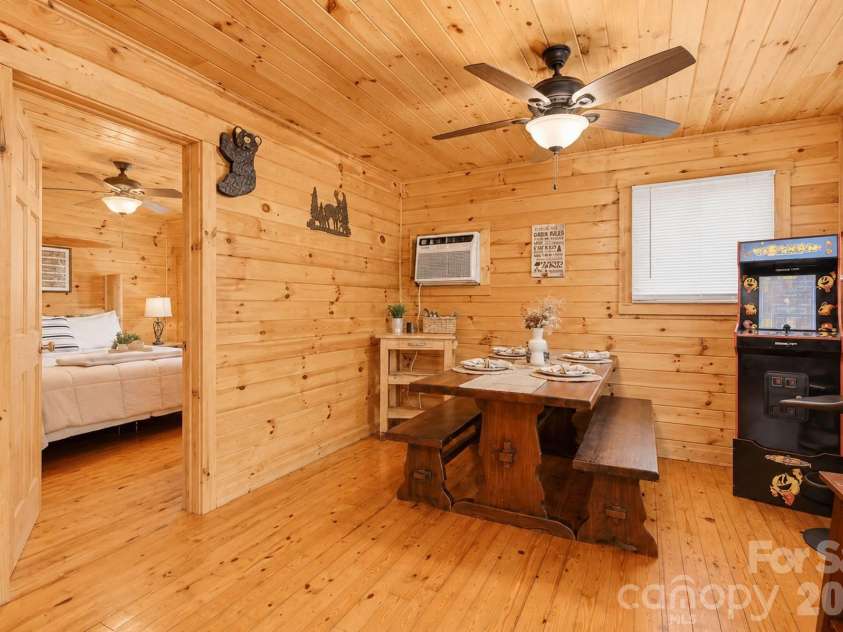 319 Blue Ridge Parkway, Bryson City, NC 28713.  MLS# CAR4386613, YatesRealty ID 25507. 