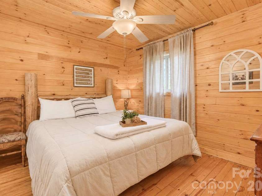 319 Blue Ridge Parkway, Bryson City, NC 28713.  MLS# CAR4386613, YatesRealty ID 25507. 