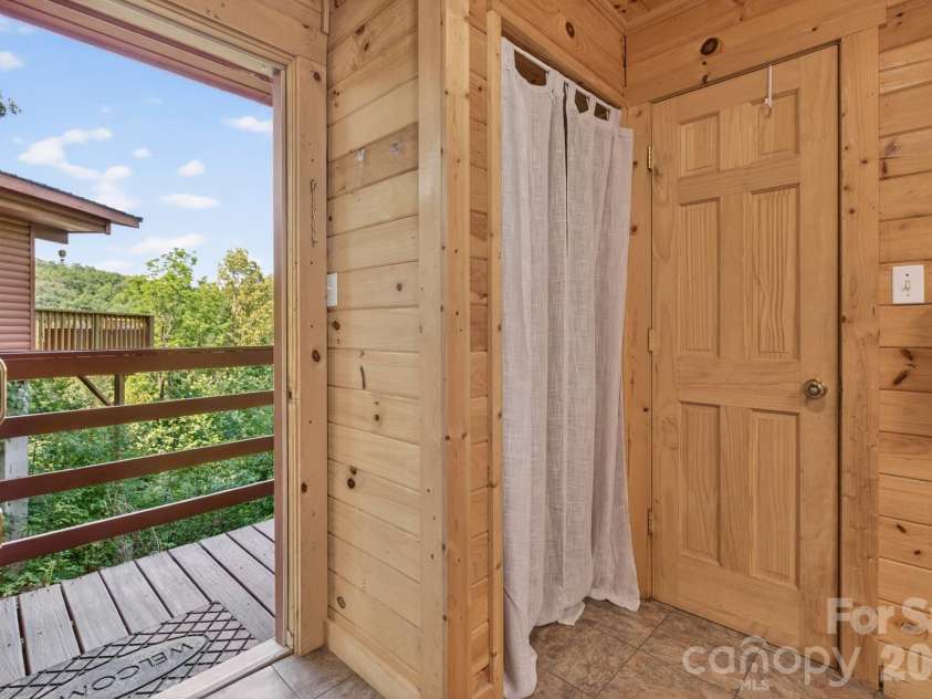 319 Blue Ridge Parkway, Bryson City, NC 28713.  MLS# CAR4386613, YatesRealty ID 25507. 