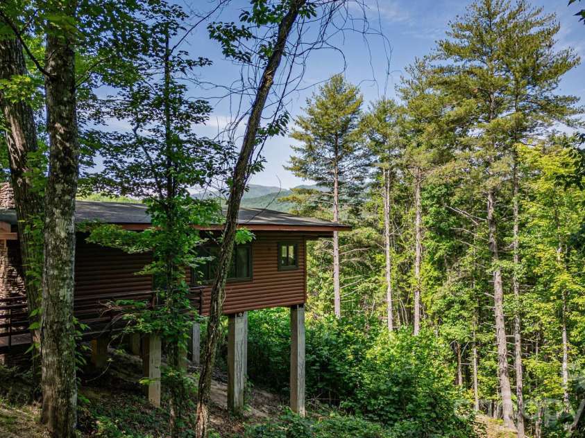 319 Blue Ridge Parkway, Bryson City, NC 28713.  MLS# CAR4386613, YatesRealty ID 25507. 