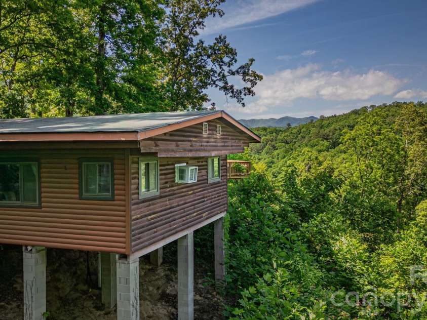 319 Blue Ridge Parkway, Bryson City, NC 28713.  MLS# CAR4386613, YatesRealty ID 25507. 