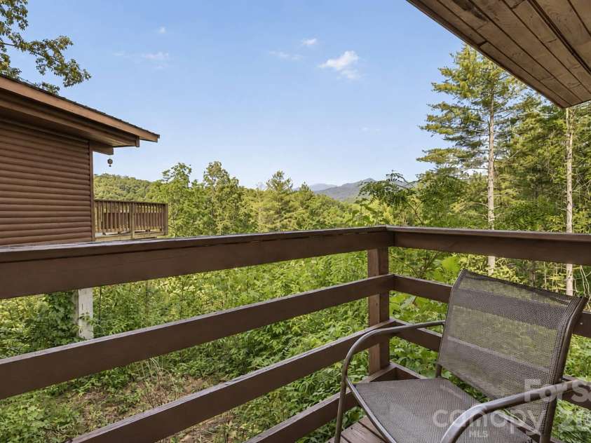 319 Blue Ridge Parkway, Bryson City, NC 28713.  MLS# CAR4386613, YatesRealty ID 25507. 