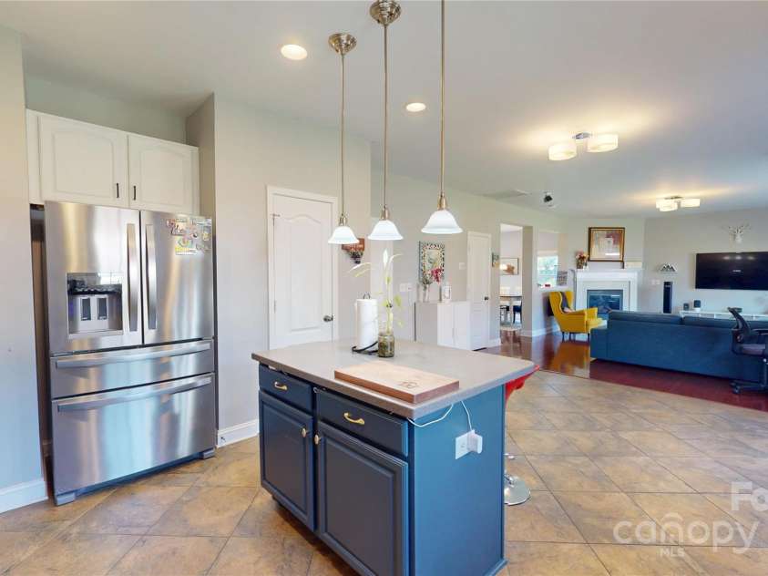 6313 Woodland Commons Drive, Charlotte, NC 28269.  MLS# CAR4273622, YatesRealty ID 25508. 