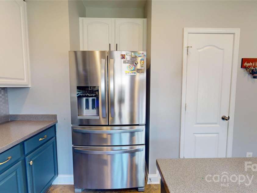 6313 Woodland Commons Drive, Charlotte, NC 28269.  MLS# CAR4273622, YatesRealty ID 25508. 