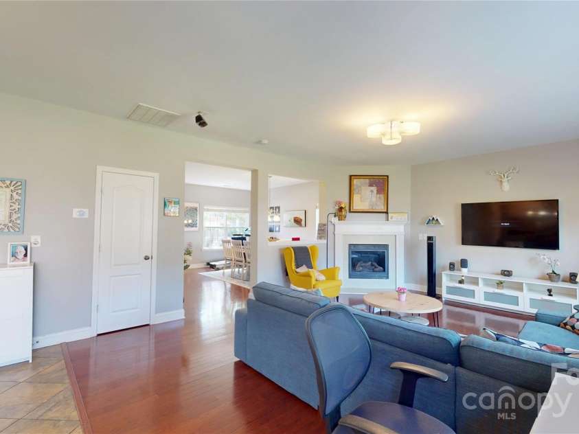 6313 Woodland Commons Drive, Charlotte, NC 28269.  MLS# CAR4273622, YatesRealty ID 25508. 