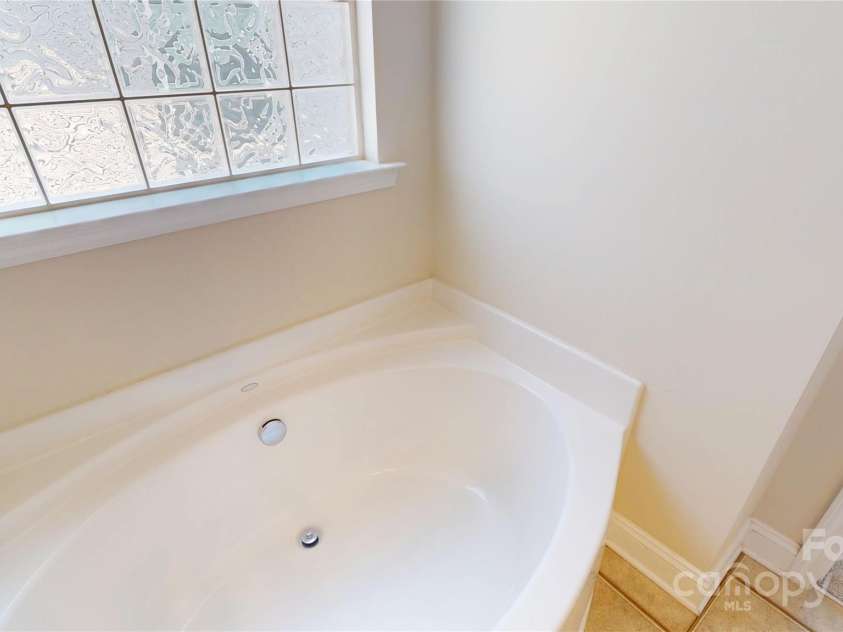 6313 Woodland Commons Drive, Charlotte, NC 28269.  MLS# CAR4273622, YatesRealty ID 25508. 