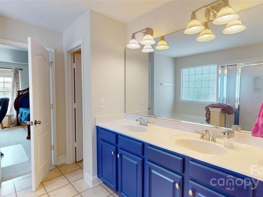 6313 Woodland Commons Drive, Charlotte, NC 28269.  MLS# CAR4273622, YatesRealty ID 25508. 