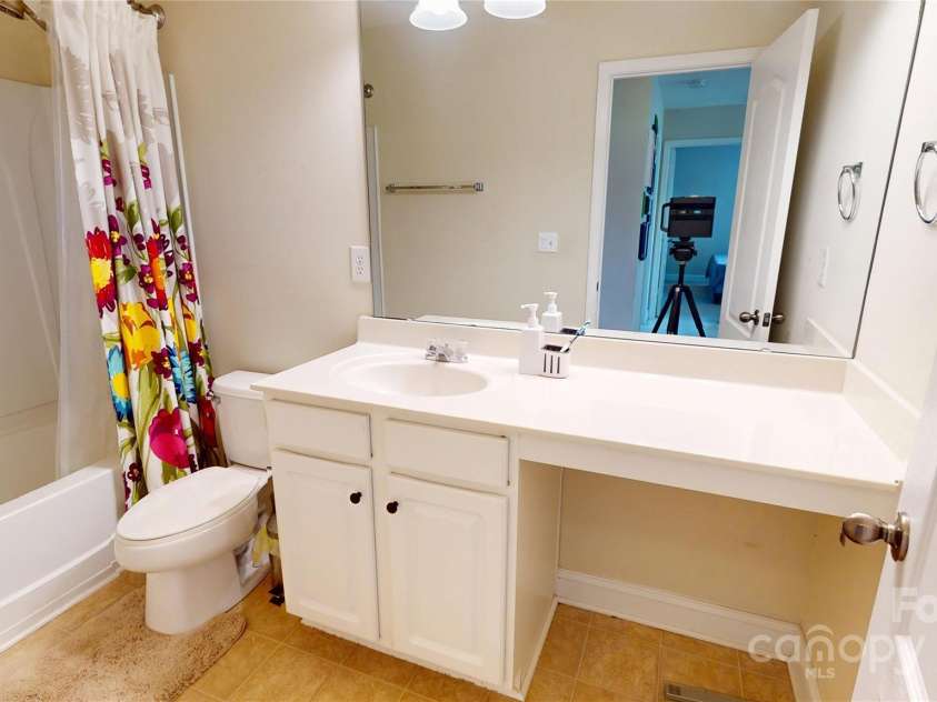 6313 Woodland Commons Drive, Charlotte, NC 28269.  MLS# CAR4273622, YatesRealty ID 25508. 