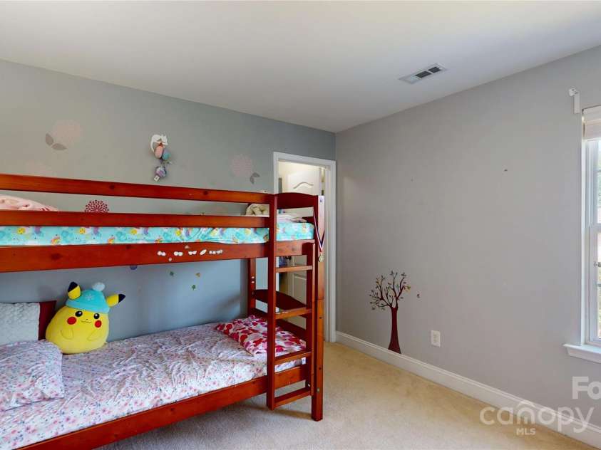 6313 Woodland Commons Drive, Charlotte, NC 28269.  MLS# CAR4273622, YatesRealty ID 25508. 