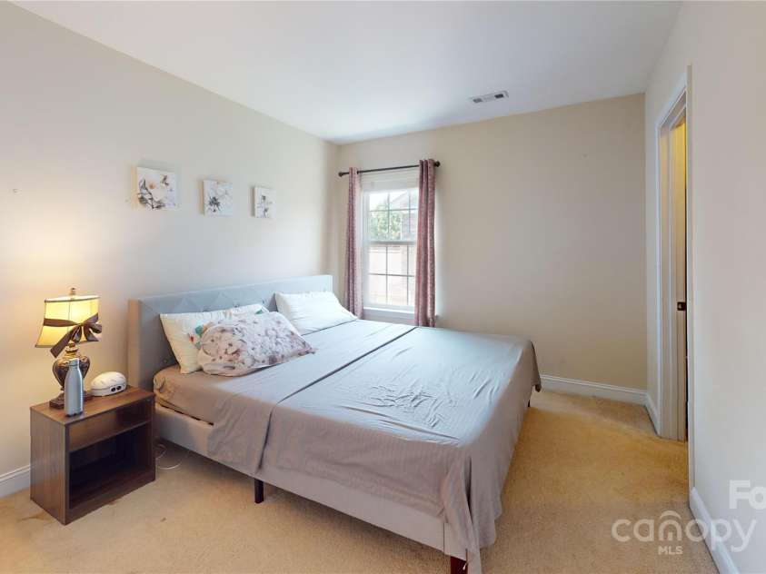 6313 Woodland Commons Drive, Charlotte, NC 28269.  MLS# CAR4273622, YatesRealty ID 25508. 