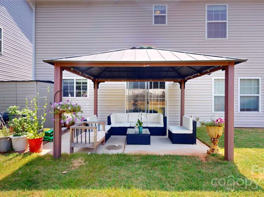 6313 Woodland Commons Drive, Charlotte, NC 28269.  MLS# CAR4273622, YatesRealty ID 25508. 