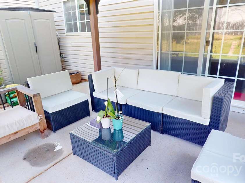 6313 Woodland Commons Drive, Charlotte, NC 28269.  MLS# CAR4273622, YatesRealty ID 25508. 