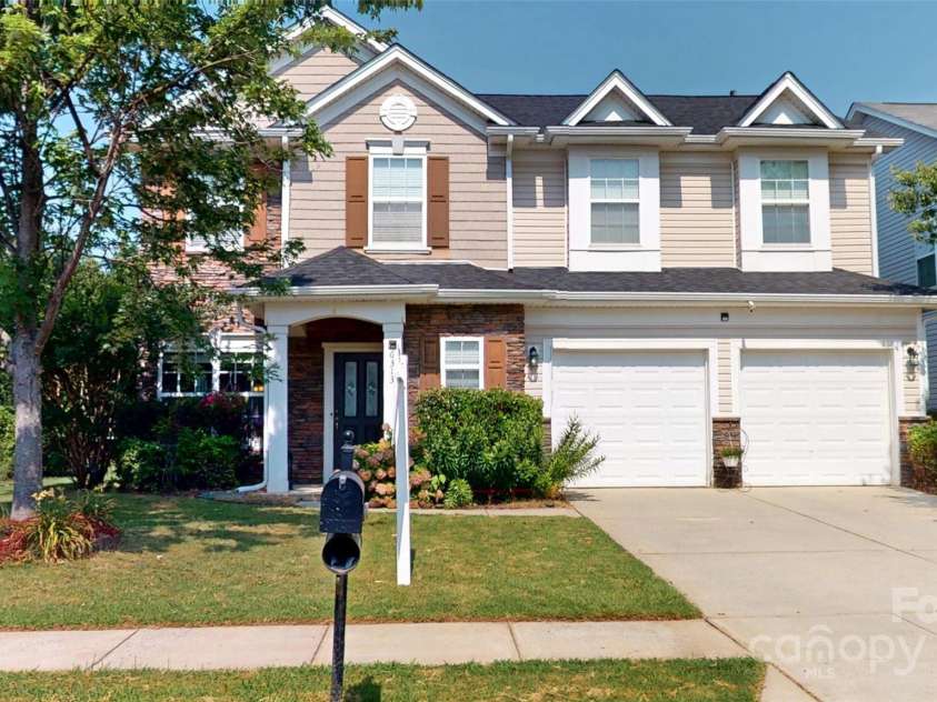 6313 Woodland Commons Drive, Charlotte, NC 28269.  MLS# CAR4273622, YatesRealty ID 25508. 
