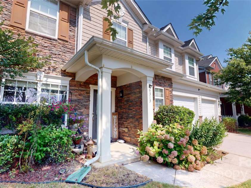 6313 Woodland Commons Drive, Charlotte, NC 28269.  MLS# CAR4273622, YatesRealty ID 25508. 