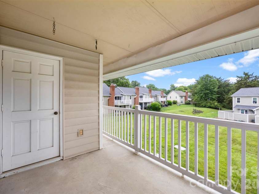 9320 South Vicksburg Park Court, Charlotte, NC 28210.  MLS# CAR4384315, YatesRealty ID 25508. 