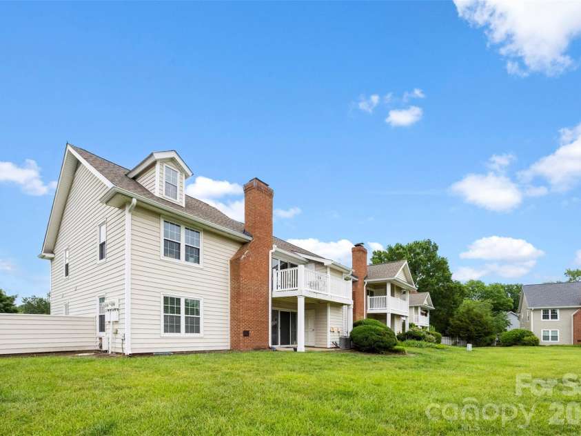 9320 South Vicksburg Park Court, Charlotte, NC 28210.  MLS# CAR4384315, YatesRealty ID 25508. 