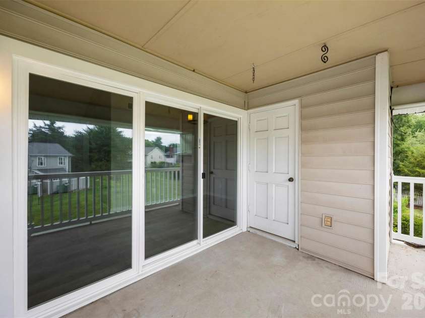 9320 South Vicksburg Park Court, Charlotte, NC 28210.  MLS# CAR4384315, YatesRealty ID 25508. Balcony 