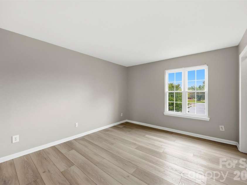 9320 South Vicksburg Park Court, Charlotte, NC 28210.  MLS# CAR4384315, YatesRealty ID 25508. Primary Bedroom