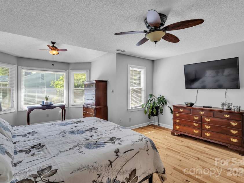 408 Camelot Drive, Salisbury, NC 28144.  MLS# CAR4273589, YatesRealty ID 25509. 