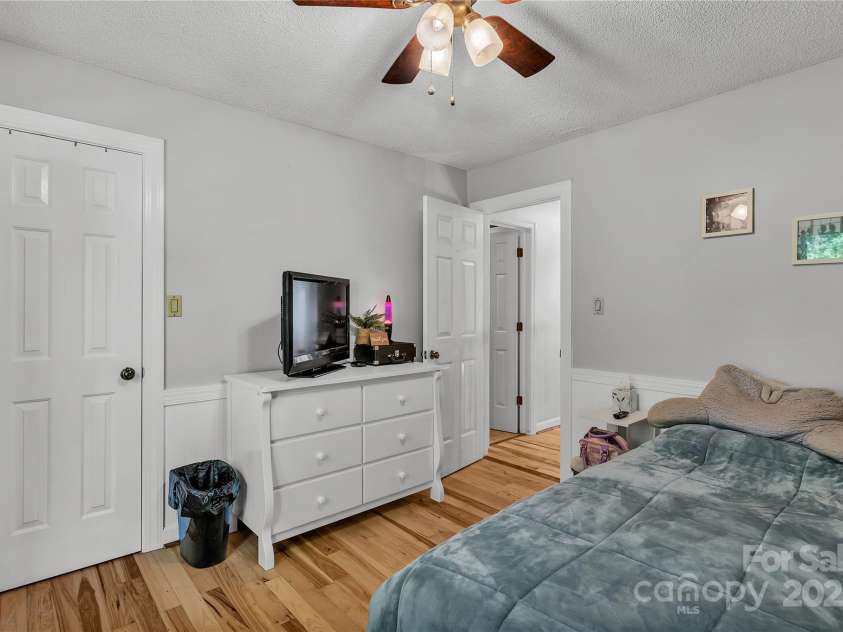 408 Camelot Drive, Salisbury, NC 28144.  MLS# CAR4273589, YatesRealty ID 25509. 