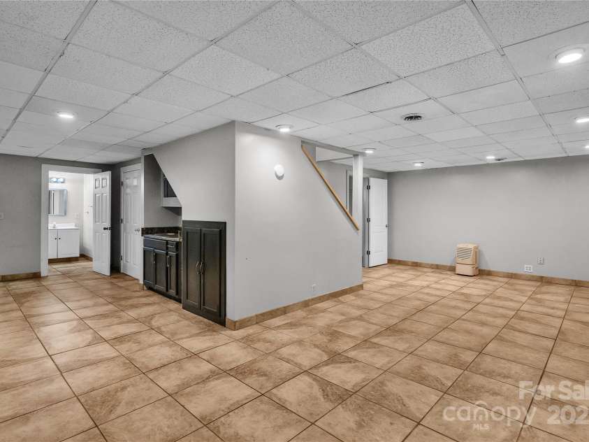 408 Camelot Drive, Salisbury, NC 28144.  MLS# CAR4273589, YatesRealty ID 25509. 