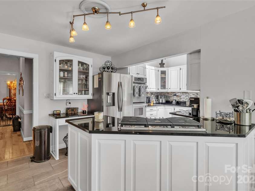 408 Camelot Drive, Salisbury, NC 28144.  MLS# CAR4273589, YatesRealty ID 25509. 