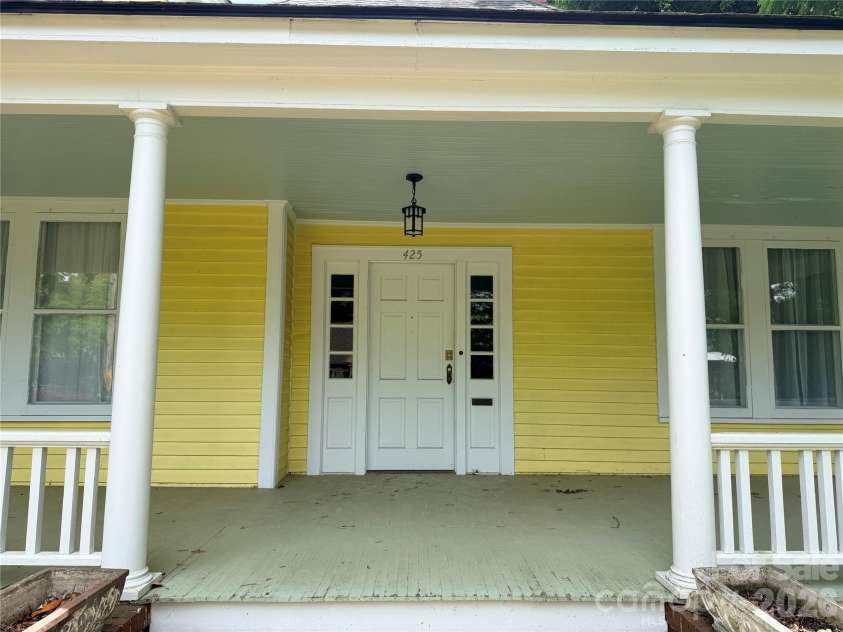 425 Ellis Street, Salisbury, NC 28144.  MLS# CAR4386434, YatesRealty ID 25509. 