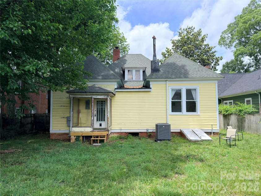 425 Ellis Street, Salisbury, NC 28144.  MLS# CAR4386434, YatesRealty ID 25509. 