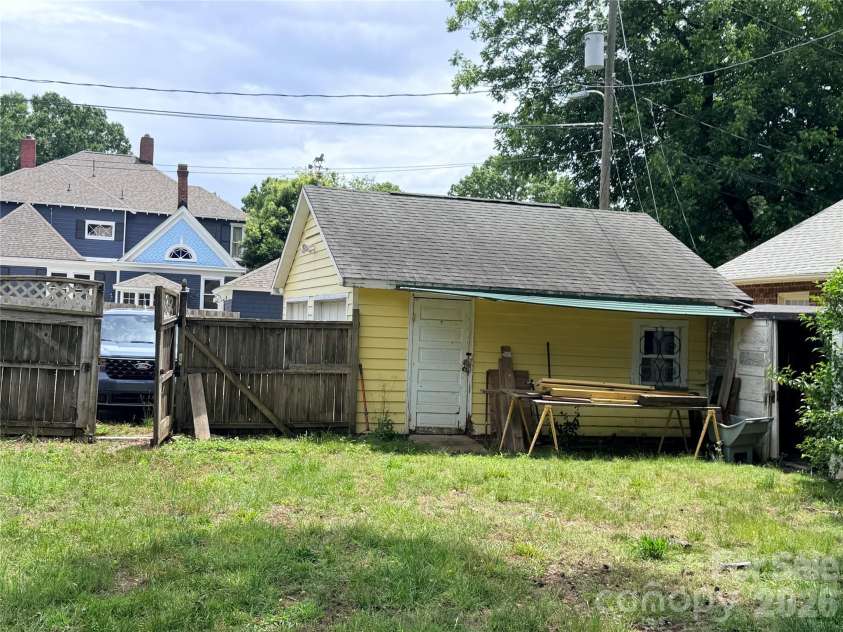 425 Ellis Street, Salisbury, NC 28144.  MLS# CAR4386434, YatesRealty ID 25509. 