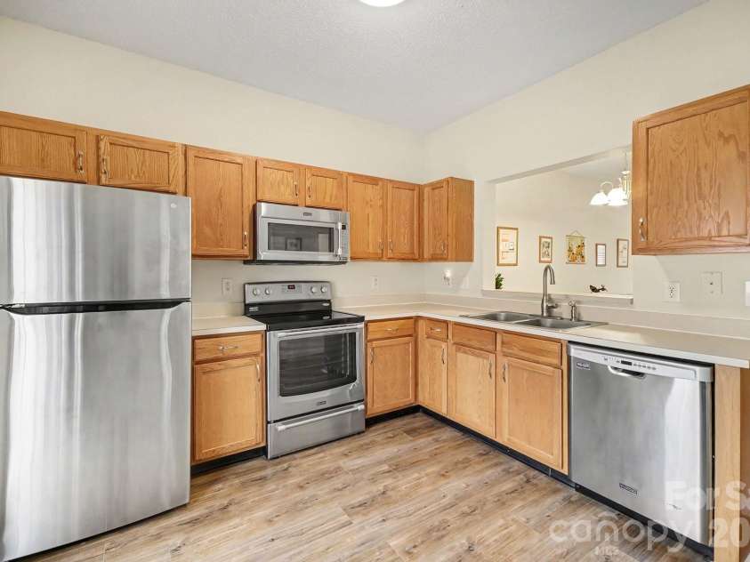 8048 Stoneham Court, Matthews, NC 28105.  MLS# CAR4333085, YatesRealty ID 2551. 