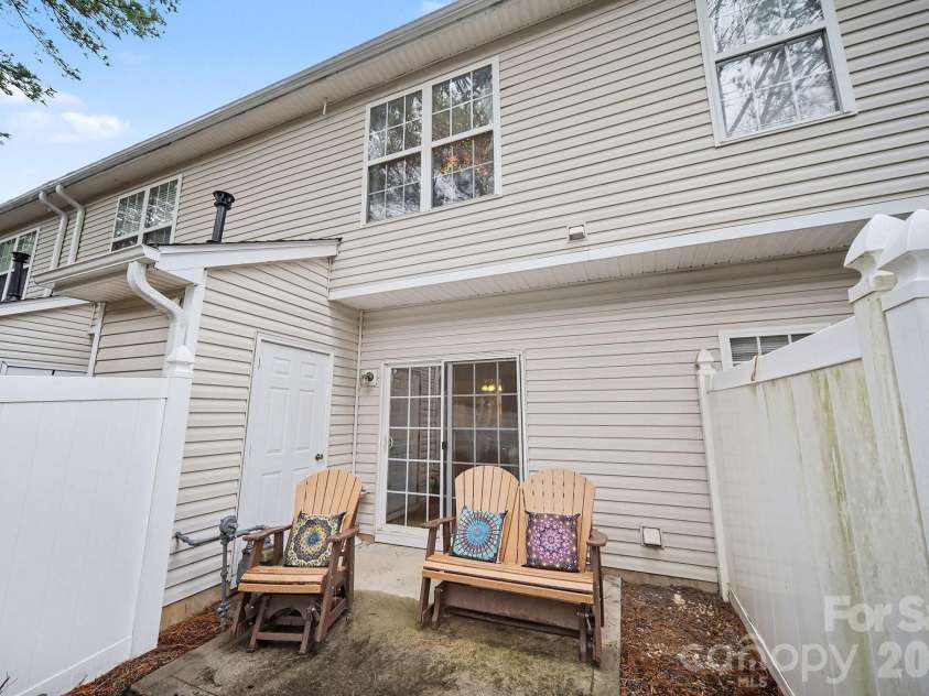 8048 Stoneham Court, Matthews, NC 28105.  MLS# CAR4333085, YatesRealty ID 2551. 