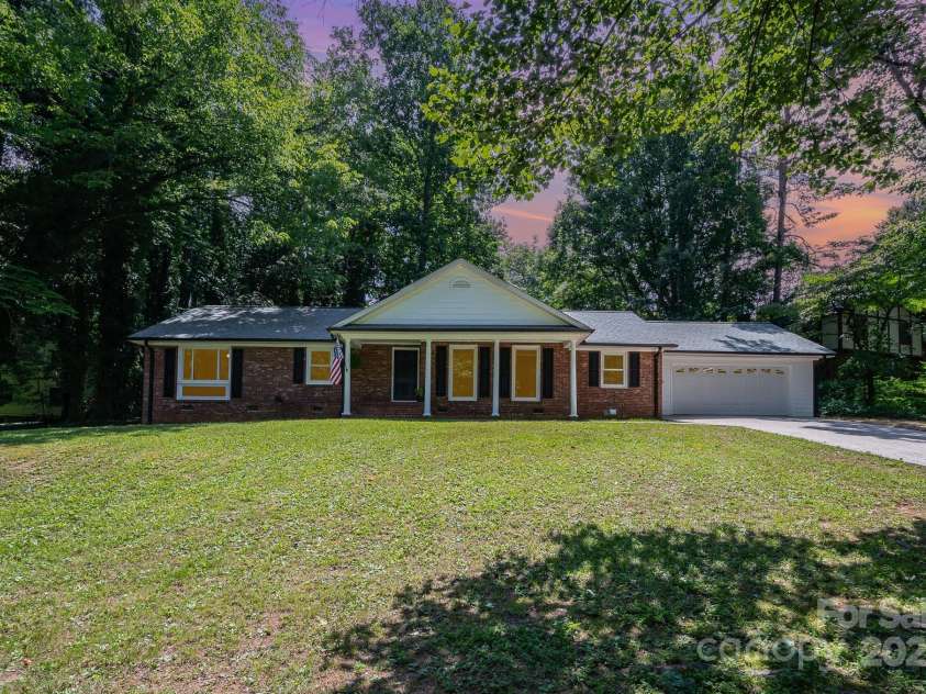 114 Elmwood Drive, Salisbury, NC 28147.  MLS# CAR4263593, YatesRealty ID 25511. 